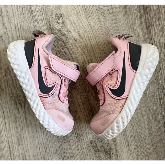 Nike Toddler Girl size Resolution6 5 Pink Sneakers - Picture 1 of 5
